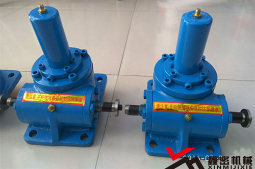 蝸輪絲桿升降機